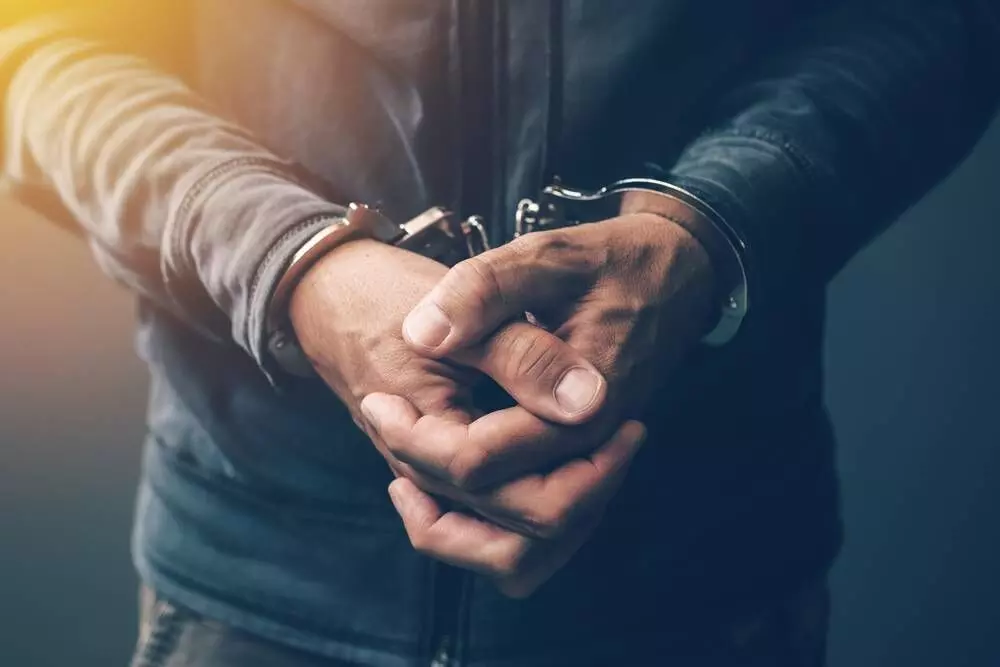 धोखाधड़ी के मामले में पूर्व मंत्री का बेटा अरेस्ट- पुलिस ने भेजा जेल