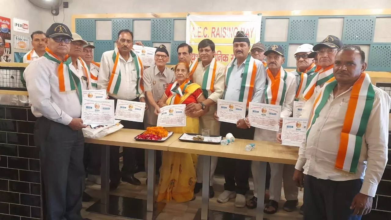 प्रमुख समाजसेवी मनीष चौधरी की माता राजबीरी देवी को मिला यशस्वी सम्मान