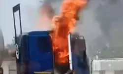 नेशनल हाईवे पर गैस कैप्सूल के केबिन में लगी भयंकर आग- ग्रामीणों में... नेशनल हाईवे पर गैस कैप्सूल के केबिन में लगी भयंकर आग- ग्रामीणों में...