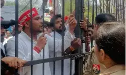 हल्ला सपा का हल्ला बोल प्रदर्शन- नगर अध्यक्ष समेत 305 पर एफआईआर हल्ला सपा का हल्ला बोल प्रदर्शन- नगर अध्यक्ष समेत 305 पर एफआईआर