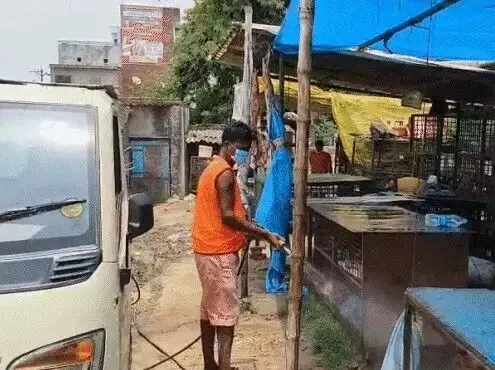 हजारों मुर्गे काटकर किये दफन- 21 दिनों तक चिकन की बिक्री पर पाबंदी हजारों मुर्गे काटकर किये दफन- 21 दिनों तक चिकन की बिक्री पर पाबंदी