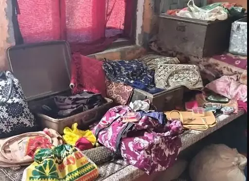 परिवार को बंधक बनाकर मंगनी के लिए रखे जेवर लूटे- नगदी भी ले गए साथ परिवार को बंधक बनाकर मंगनी के लिए रखे जेवर लूटे- नगदी भी ले गए साथ