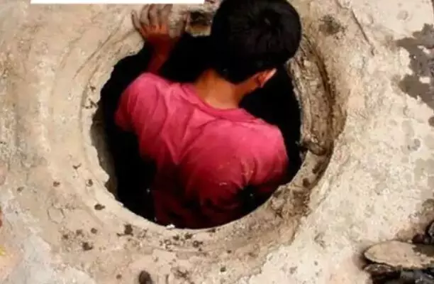 निर्माणाधीन सेप्टिक टैंक में दम घुटने से तीन मजदूरों समेत चार की मौत निर्माणाधीन सेप्टिक टैंक में दम घुटने से तीन मजदूरों समेत चार की मौत