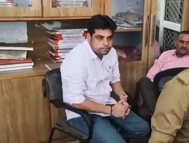 डोल नपाई के लिए रिश्वत- घूंसखोर कानूनगो रंगेहाथ गिरफ्तार डोल नपाई के लिए रिश्वत- घूंसखोर कानूनगो रंगेहाथ गिरफ्तार