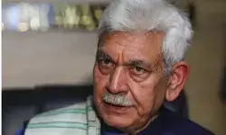 आतंकियों के मददगार तीन सरकारी कर्मचारी बर्खास्त- करते थे राशन हथियार.. आतंकियों के मददगार तीन सरकारी कर्मचारी बर्खास्त- करते थे राशन हथियार..