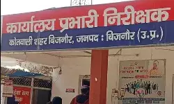 स्टंटबाजो का साहस- धक्का मुक्की कर पुलिस से बाइक छीन कर ले गए युवक स्टंटबाजो का साहस- धक्का मुक्की कर पुलिस से बाइक छीन कर ले गए युवक