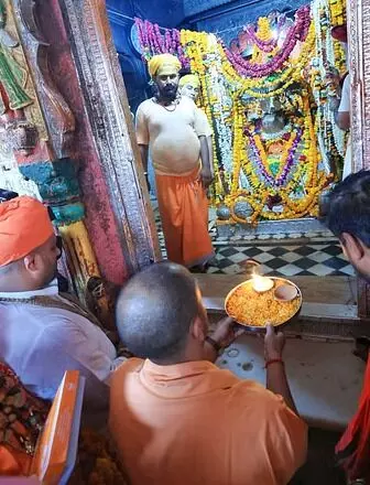 अयोध्या पहुंचे मुख्यमंत्री योगी ने रामलला के दरबार में लगाई हाजिरी अयोध्या पहुंचे मुख्यमंत्री योगी ने रामलला के दरबार में लगाई हाजिरी