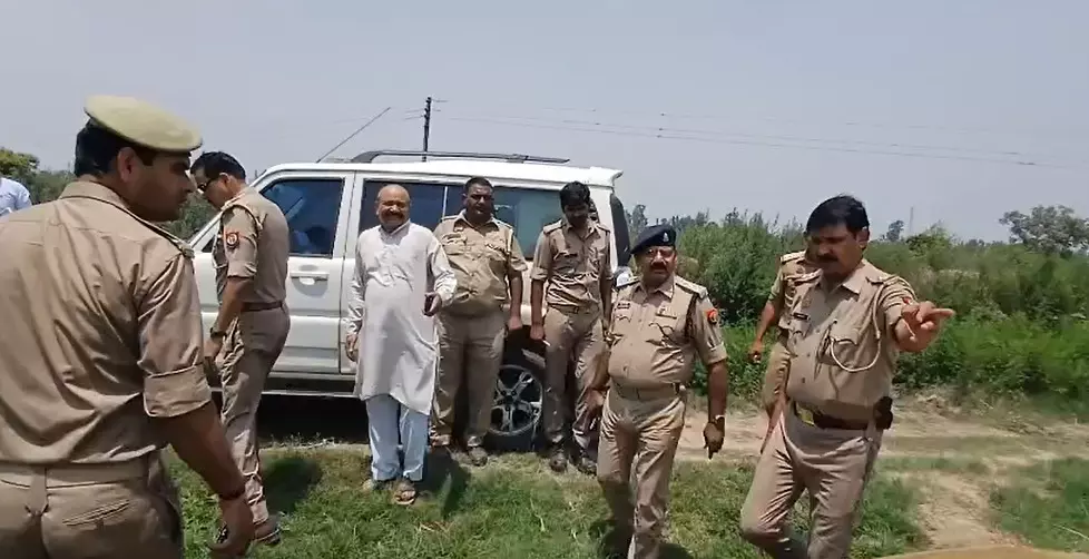 गौकशों के साथ मुठभेड़- पैर में गोली मार पुलिस ने रोकी पंछी की उड़ान गौकशों के साथ मुठभेड़- पैर में गोली मार पुलिस ने रोकी पंछी की उड़ान