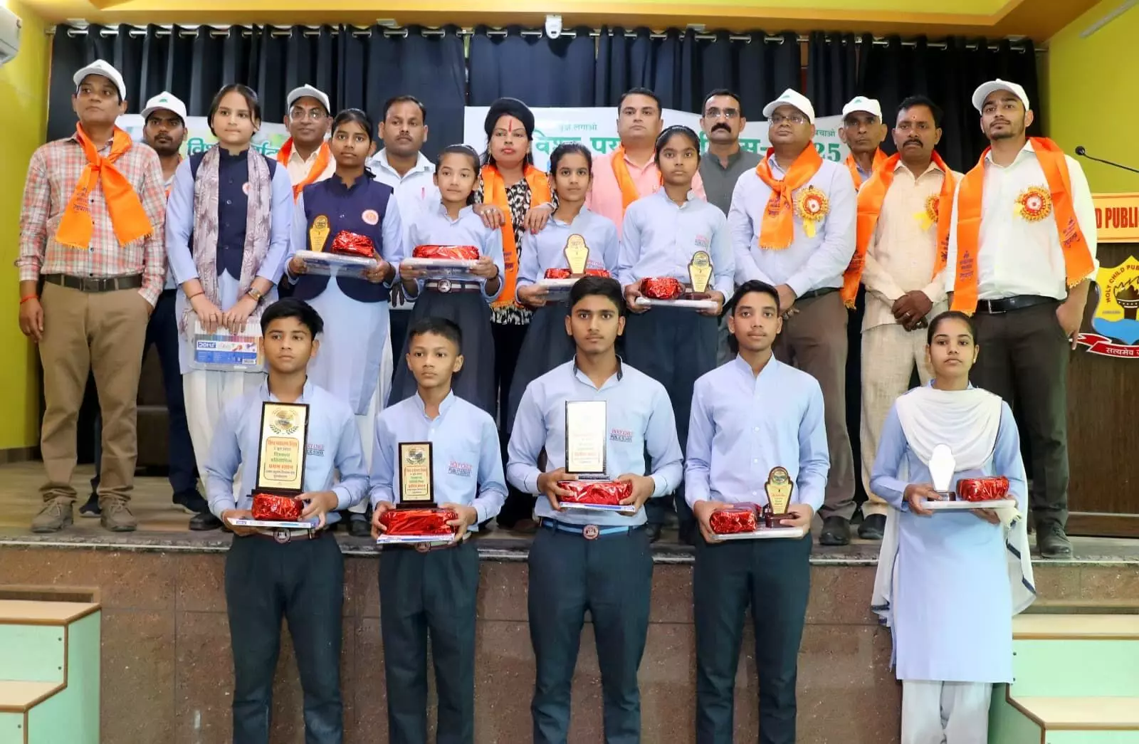 विश्व पर्यावरण दिवस पर पोस्टर एवं भाषण प्रतियोगिता-रोकथाम की दी जानकारी विश्व पर्यावरण दिवस पर पोस्टर एवं भाषण प्रतियोगिता-रोकथाम की दी जानकारी
