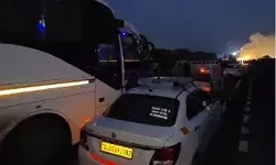 एक्सप्रेस वे पर टक्कर के बाद दो ट्रकों में लगी आग- एक ड्राइवर झुलसा एक्सप्रेस वे पर टक्कर के बाद दो ट्रकों में लगी आग- एक ड्राइवर झुलसा