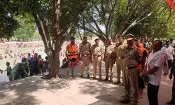 लाखों श्रद्धालुओं ने किया स्नान- पुलिस ने दो की बचाई जान- कराया सकुशल संपन्न