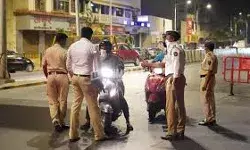 उत्तर प्रदेश में बढ़ी सुरक्षा कड़ी, अपराध नियंत्रण पर पुलिस की सख्ती जारी उत्तर प्रदेश में बढ़ी सुरक्षा कड़ी, अपराध नियंत्रण पर पुलिस की सख्ती जारी