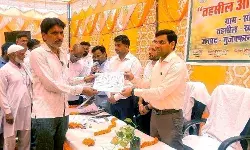 आपके द्वारा कार्यकम का आयोजन- लाभार्थियों को वितरण किए स्वीकृति पत्र आपके द्वारा कार्यकम का आयोजन- लाभार्थियों को वितरण किए स्वीकृति पत्र