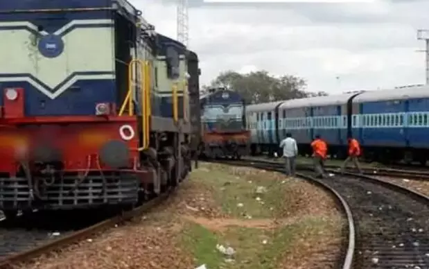 नांदेड़ एक्सप्रेस में लूट की कोशिश- विरोध पर डॉक्टर दंपति घायल नांदेड़ एक्सप्रेस में लूट की कोशिश- विरोध पर डॉक्टर दंपति घायल