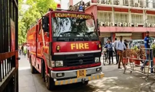 आईटीओ स्थित रिवेन्यू बिल्डिंग में लगी आग- फायर ब्रिगेड मौके पर.....