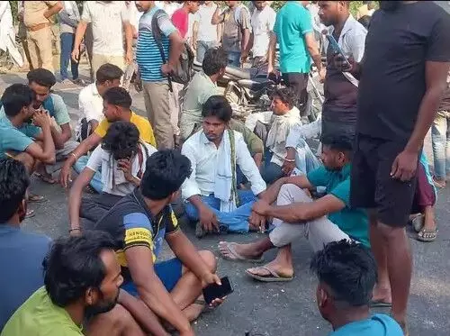 खनन भरे डंपर ने बाइक में मारी टक्कर- एक की मौत- दूसरा घायल-सड़क पर..