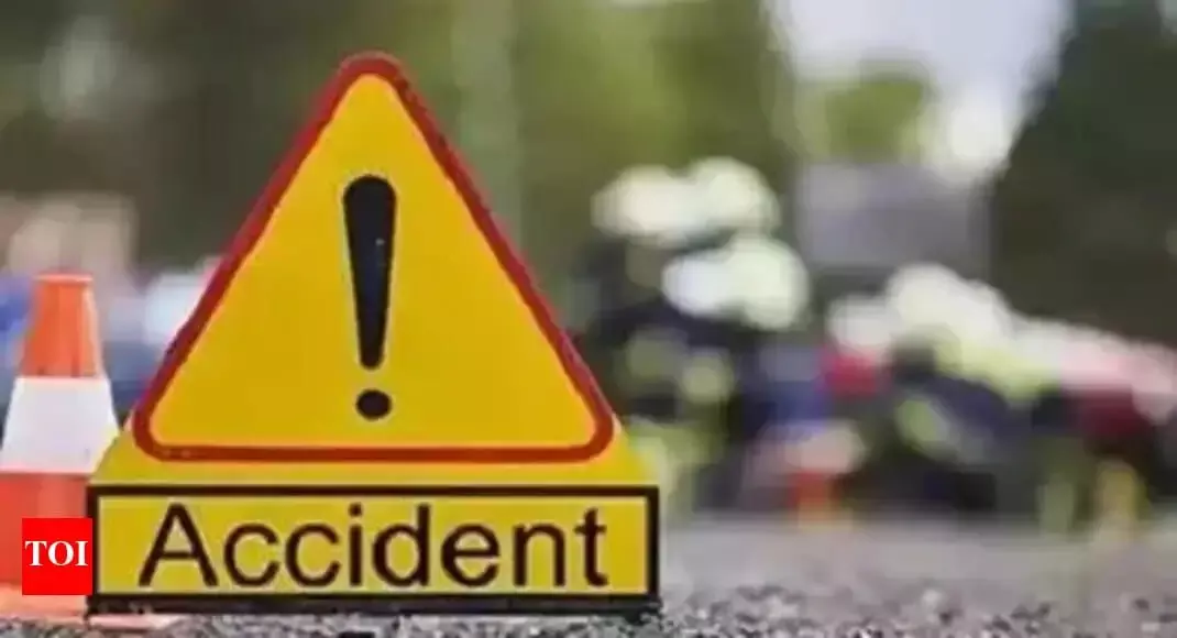 ट्रक-ट्रैक्टर में हुई भीषण भिड़ंत, 30 घायल, कई की हालत चिंताजनक
