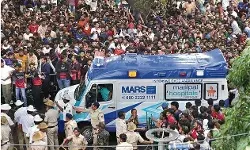 बेंगलुरु भगदड़ कांड- एयरपोर्ट जाता के RCB अफसर गिरफ्तार- तीन अन्य..