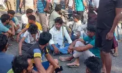 खनन भरे डंपर ने बाइक में मारी टक्कर- एक की मौत- दूसरा घायल-सड़क पर.. खनन भरे डंपर ने बाइक में मारी टक्कर- एक की मौत- दूसरा घायल-सड़क पर..