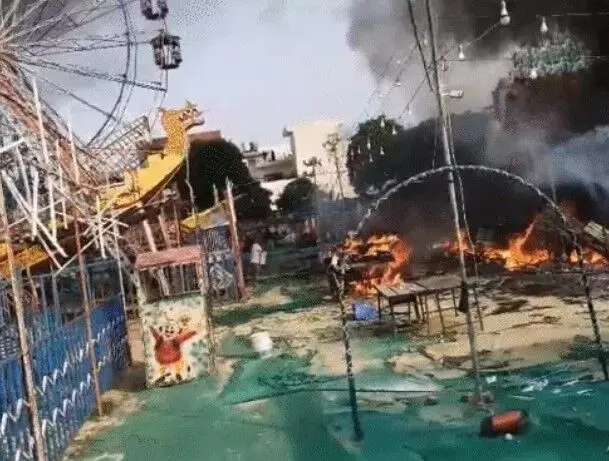 ट्रेड फेयर में फटा सिलेंडर- 30 दुकानें जलकर हुई राख- मेले में लगे थे.. ट्रेड फेयर में फटा सिलेंडर- 30 दुकानें जलकर हुई राख- मेले में लगे थे..
