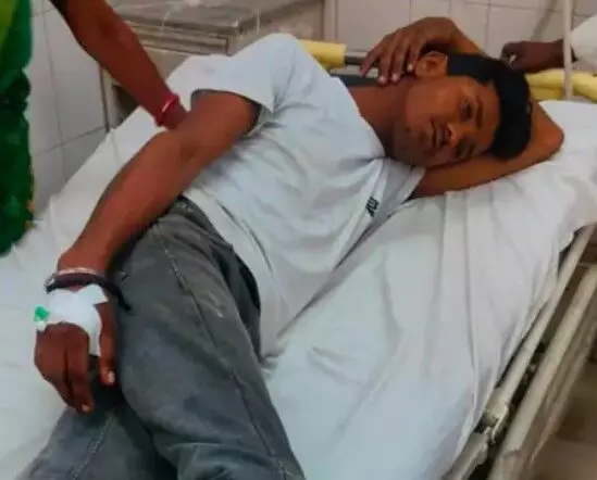 डिस्ट्रिक्ट हॉस्पिटल की इमरजेंसी में धमाके के साथ फटा मोबाइल डिस्ट्रिक्ट हॉस्पिटल की इमरजेंसी में धमाके के साथ फटा मोबाइल