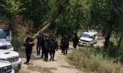 सस्पेंड ASI के घर छापा-STF पर फायरिंग-500 राउंड कारतूस व हथियार बरामद सस्पेंड ASI के घर छापा-STF पर फायरिंग-500 राउंड कारतूस व हथियार बरामद