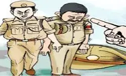 दरोगा व सिपाही ने मुकदमें से नाम हटाने को मांगी रिश्वत- दोनों सस्पेंड दरोगा व सिपाही ने मुकदमें से नाम हटाने को मांगी रिश्वत- दोनों सस्पेंड