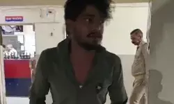 REEL के लिए स्टंट-बस के आगे लगाई बाइक-की मारपीट-अब गिड़गिड़ाया REEL के लिए स्टंट-बस के आगे लगाई बाइक-की मारपीट-अब गिड़गिड़ाया