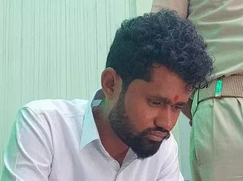 सरकारी टीचर का साहस- शिक्षा मंत्री को रिश्वत की कोशिश- मिठाई के साथ... सरकारी टीचर का साहस- शिक्षा मंत्री को रिश्वत की कोशिश- मिठाई के साथ...