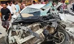 हाईवे पर खड़े ट्रक से टकराई कार- पिता पुत्र समेत चली गई तीन की जान हाईवे पर खड़े ट्रक से टकराई कार- पिता पुत्र समेत चली गई तीन की जान