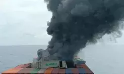 सिंगापुर के झंडे वाले जहाज में केरल तट के पास ब्लास्ट की खबर सिंगापुर के झंडे वाले जहाज में केरल तट के पास ब्लास्ट की खबर