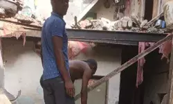 धमाके के साथ भरभराकर गिरी दो मंजिला इमारत- चारों तरफ मचा कोहराम धमाके के साथ भरभराकर गिरी दो मंजिला इमारत- चारों तरफ मचा कोहराम