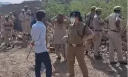 अतिक्रमणकारियों का नगर निगम एवं पुलिस पर हमला- मौके से भागकर.. अतिक्रमणकारियों का नगर निगम एवं पुलिस पर हमला- मौके से भागकर..