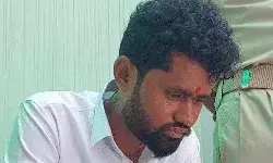 सरकारी टीचर का साहस- शिक्षा मंत्री को रिश्वत की कोशिश- मिठाई के साथ... सरकारी टीचर का साहस- शिक्षा मंत्री को रिश्वत की कोशिश- मिठाई के साथ...