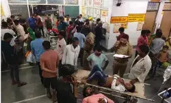 लखनऊ जा रही रोडवेज बस खड़े ट्रक से टकराई- मौके पर चीख पुकार लखनऊ जा रही रोडवेज बस खड़े ट्रक से टकराई- मौके पर चीख पुकार