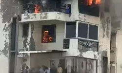 द्वारका के अपार्टमेंट में लगी आग सातवें फ्लोर में फंसे लोग निकाले बाहर द्वारका के अपार्टमेंट में लगी आग सातवें फ्लोर में फंसे लोग निकाले बाहर