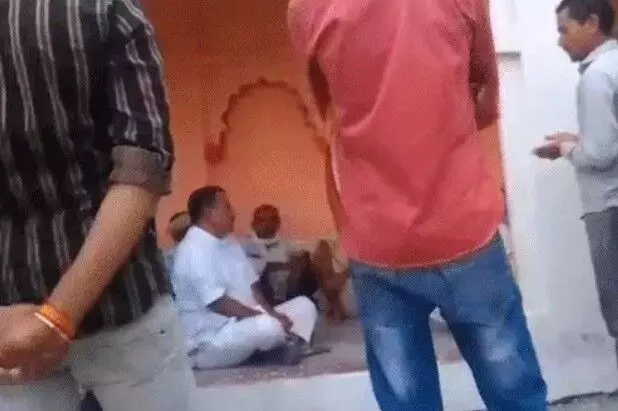 महिला सिपाही ने की दरोगा से शादी- पंचायत में परिवार का हुक्का पानी बंद महिला सिपाही ने की दरोगा से शादी- पंचायत में परिवार का हुक्का पानी बंद