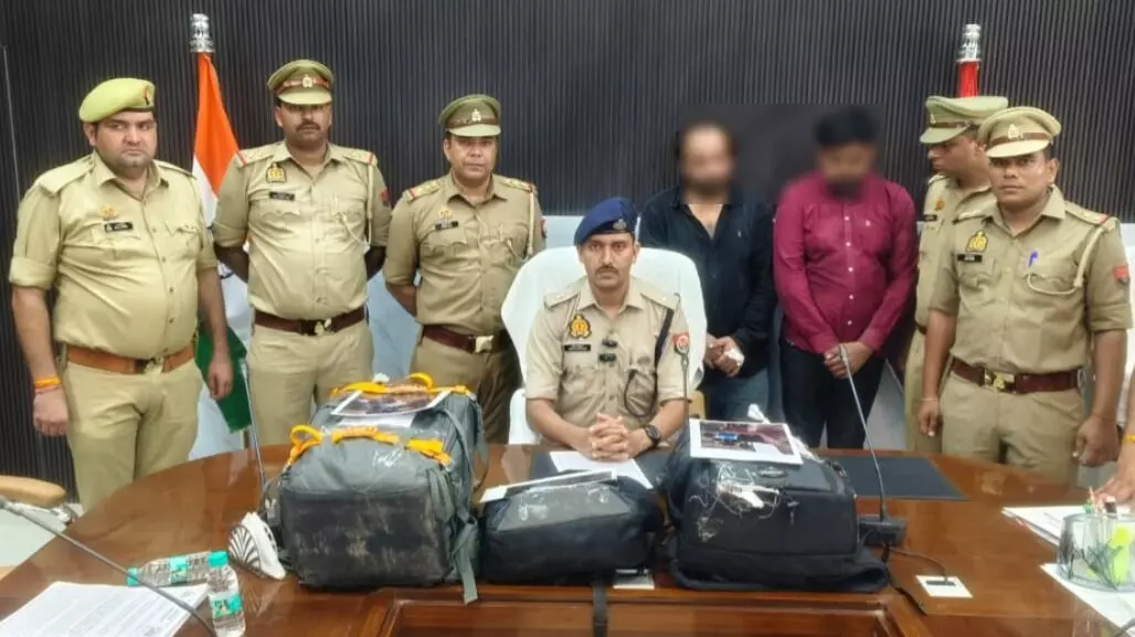 चोरों के साथ मुठभेड़- घायल समेत दो चोर गिरफ्तार- लैपटॉप आदि बरामद चोरों के साथ मुठभेड़- घायल समेत दो चोर गिरफ्तार- लैपटॉप आदि बरामद