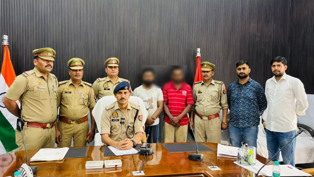 कारोबारी की हत्या का खुलासा- दुकानदार एवं उसका नौकर गिरफ्तार कारोबारी की हत्या का खुलासा- दुकानदार एवं उसका नौकर गिरफ्तार