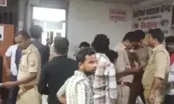 सड़क किनारे खड़ी ट्रैक्टर ट्राली ने ले ली बाइक सवार की जान- दो घायल सड़क किनारे खड़ी ट्रैक्टर ट्राली ने ले ली बाइक सवार की जान- दो घायल