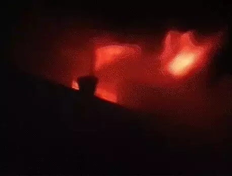 3 मंजिला बिल्डिंग में आग- धमाके के साथ फटे घी तेल के कनस्तर-9 लोगों... 3 मंजिला बिल्डिंग में आग- धमाके के साथ फटे घी तेल के कनस्तर-9 लोगों...