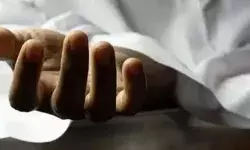 शादी के 15 दिन बाद ही सोते पति को कुल्हाड़ी से काटा- संबंध बनाने की..