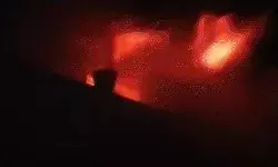 3 मंजिला बिल्डिंग में आग- धमाके के साथ फटे घी तेल के कनस्तर-9 लोगों... 3 मंजिला बिल्डिंग में आग- धमाके के साथ फटे घी तेल के कनस्तर-9 लोगों...