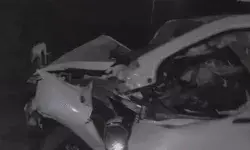 डिवाइडर से टकराकर पलटी कार- JCB से तोड़कर निकाला ड्राइवर- मां बेटी.... डिवाइडर से टकराकर पलटी कार- JCB से तोड़कर निकाला ड्राइवर- मां बेटी....