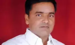 भाजपा नेता ने कार्यकर्ता के गाल पर जड़ा तमाचा- तान दी रिवाल्वर भाजपा नेता ने कार्यकर्ता के गाल पर जड़ा तमाचा- तान दी रिवाल्वर