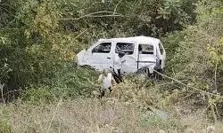 ज्वाला जी मंदिर से दर्शन करके लौट रहे श्रद्धालुओं की गाड़ी पलटी ज्वाला जी मंदिर से दर्शन करके लौट रहे श्रद्धालुओं की गाड़ी पलटी