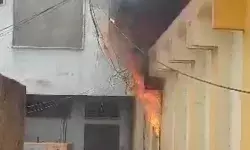 कपड़े की दुकान में लगी भीषण आग- दो की हालत गंभीर