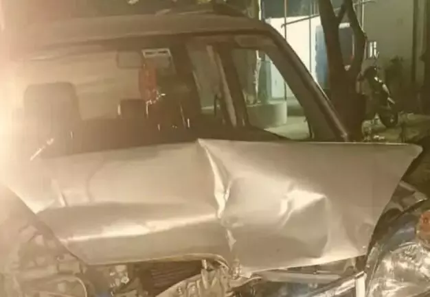 फिर ले गया खड़ा ट्रक कार सवार की जान- टक्कर लगते की कर हुई क्षतिग्रस्त फिर ले गया खड़ा ट्रक कार सवार की जान- टक्कर लगते की कर हुई क्षतिग्रस्त