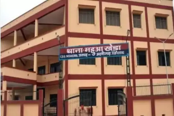 9 वीं की छात्रा घर से जेवरात समेटकर हुई फरार- पिता ने युवक पर लगाया... 9 वीं की छात्रा घर से जेवरात समेटकर हुई फरार- पिता ने युवक पर लगाया...