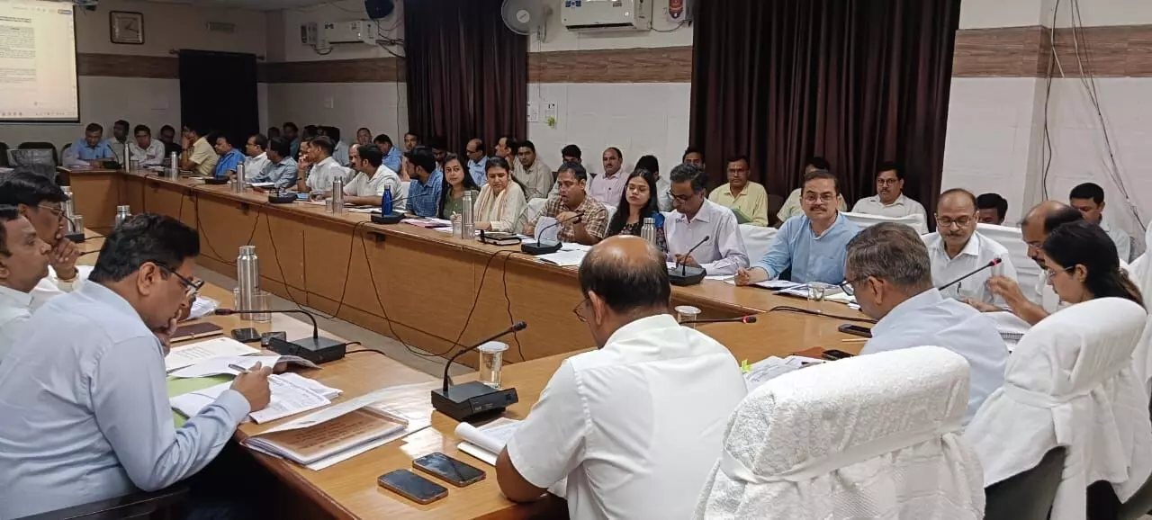 विकास कार्यों के निर्धारित लक्ष्य को शत प्रतिशत हासिल करें अधिकारी- कमिश्नर विकास कार्यों के निर्धारित लक्ष्य को शत प्रतिशत हासिल करें अधिकारी- कमिश्नर